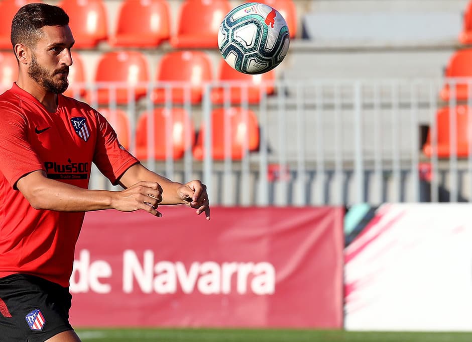 A pesar de que aún no ha sido presentado de manera oficial ante la prensa y la afición, Héctor Herrera participó en su primer entrenamiento con el Atlético de Madrid al mando de Diego Simeone. Además del mexicano, estuvo presente Felipe, quien también llegó desde el F.C. Porto.