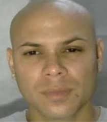 <b>Bryan R. 'Gemelo' Castello Torres: </b>Es buscado por de cargos de asesinato y armas de fuego. Castellano es considerada una persona armada y extremadamente peligrosa. En septiembre de 2018, Castello y su hermano asesinaron a Mark Anthony Franqui en el pueblo de Hatillo. 
<br>