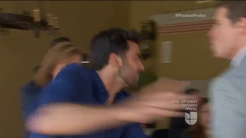 David lo corrió y se hicieron de golpes.