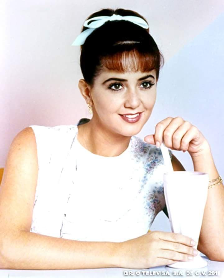 Algunas de ellas fueron 'Una luz en el camino', 'No tengo madre', 'La sombra del otro', 'Valentina', 'Baila conmigo' y 'Alcanzar una estrella II'.