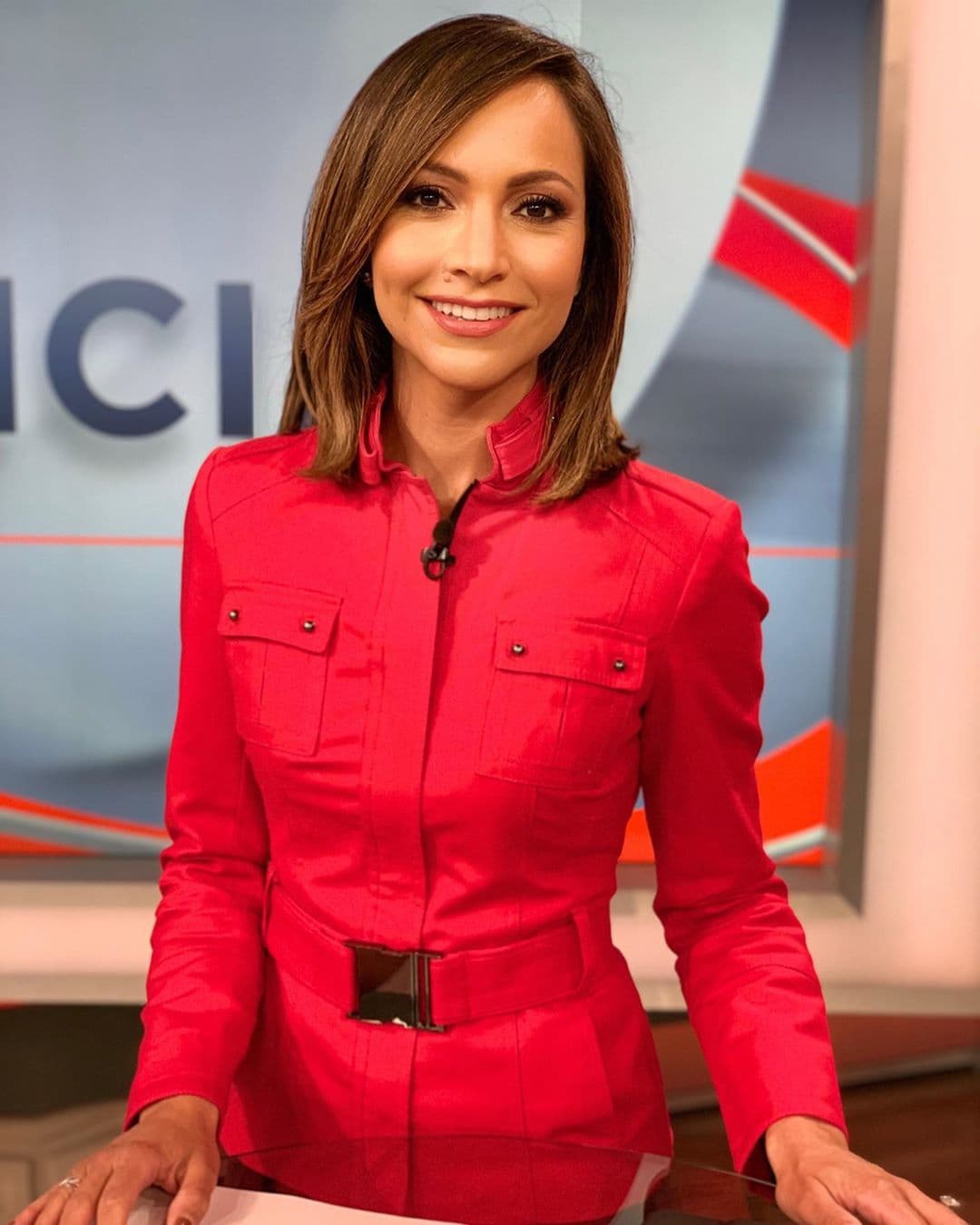 Satcha Pretto siempre lista para darnos las noticias del momento y también preparada para los paparazzis.