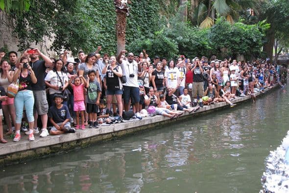 Photos: Spurs Championship Parade 2014 Barges