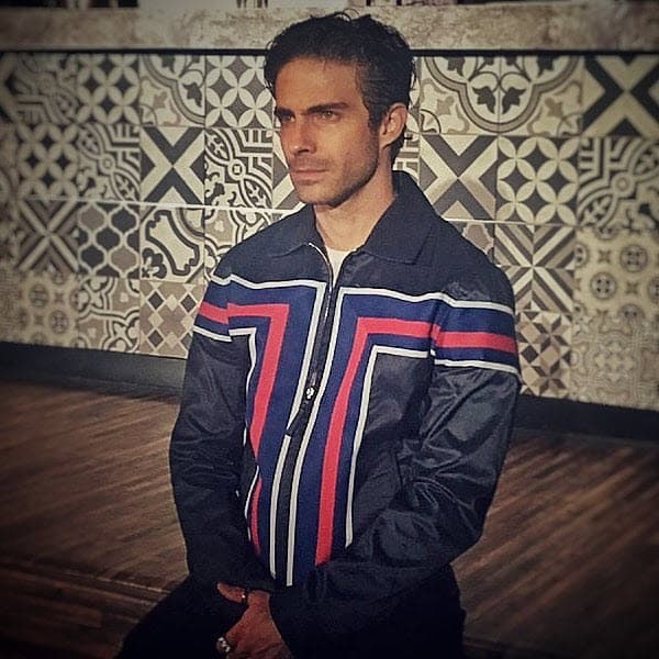 <b><a href="https://www.univision.com/programas/novelas/soraya-y-nandito-se-reencontraron-asi-se-ve-el-elenco-de-maria-la-del-barrio-ahora-fotos">Osvaldo</a></b> siempre ha mantenido su vida privada alejada de los reflectores. Además, en entrevistas, nunca habla al respecto a pesar de los cuestionamientos.