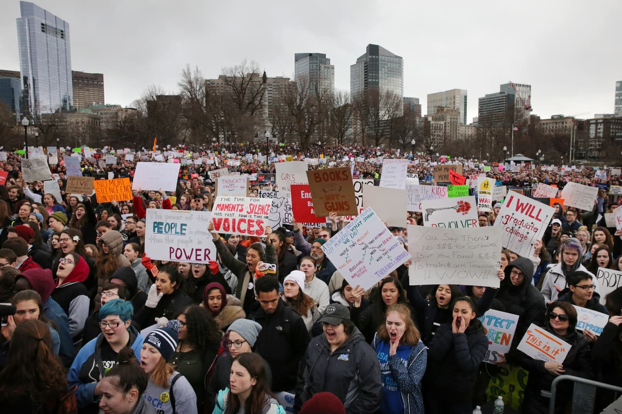 Boston, Massachusetts. Cientos de personas salieron a apoyar el movimiento estudiantil