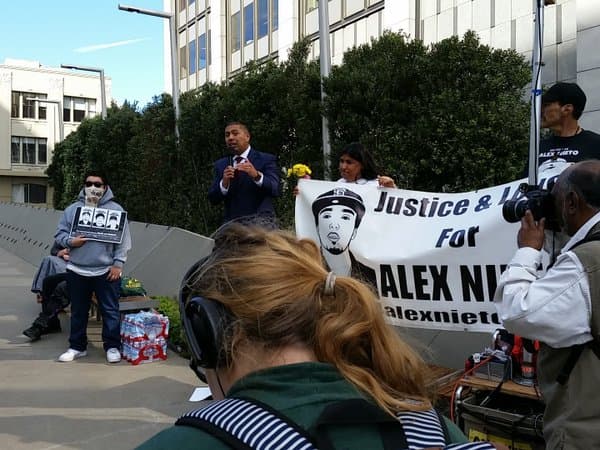 Cientos protestaron afuera del tribunal donde se lleva a cabo el juicio de la familia de Alex Nieto contra la ciudad y el condado de San Francisco.