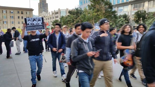 Cientos protestaron afuera del tribunal donde se lleva a cabo el juicio de la familia de Alex Nieto contra la ciudad y el condado de San Francisco.