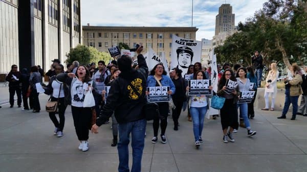 Cientos protestaron afuera del tribunal donde se lleva a cabo el juicio de la familia de Alex Nieto contra la ciudad y el condado de San Francisco.