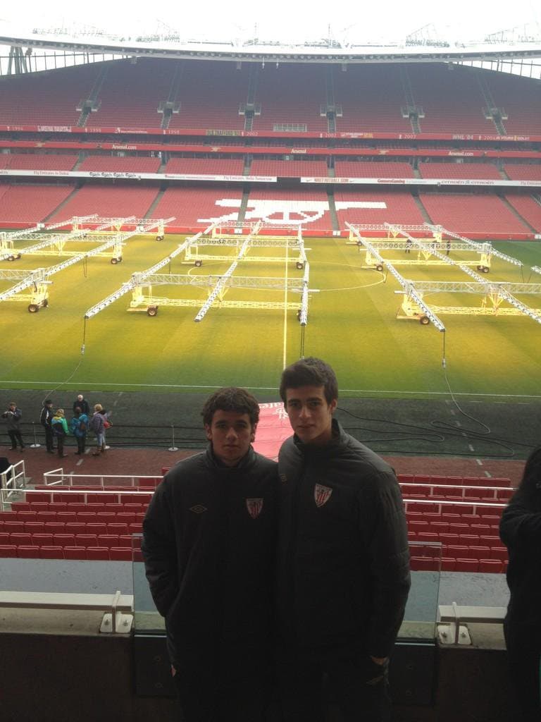 Pasó por todas las categorías e incluso, siendo jugador del Juvenil A, Marcelo Bielsa lo convocó en varias oporutnidades a ser el tercer portero del equipo profesional.