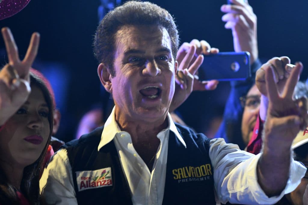 El opositor izquierdista Salvador Nasralla encabeza el recuento de votos de las presidenciales en Honduras