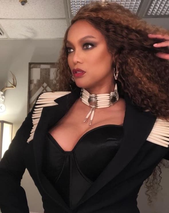 "Tenía huesos en la nariz que crecían y me picaban. Podía respirar bien, pero agregué cirugía estética. ¡Lo admito! me hice la nariz. Siento que tengo la responsabilidad de decir la verdad".