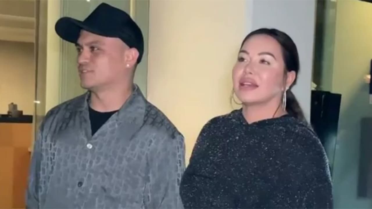 Desde finales de marzo, comenzaron las especulaciones de que 
<b>la cantante de regional mexicano estaba saliendo con Emilio.</b>
<br>