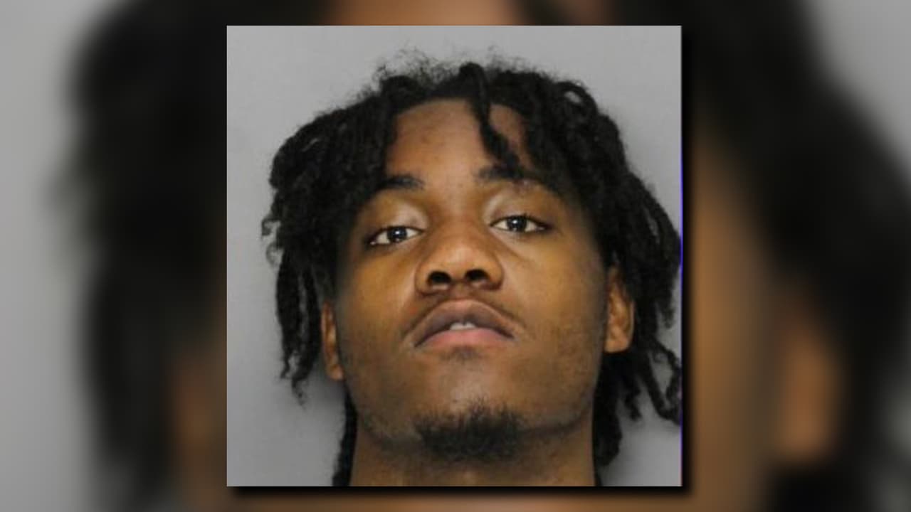 Martez Darshun Smith, de 22 años, fue arrestado y acusado de tres cargos de homicidio vehicular en primer grado.