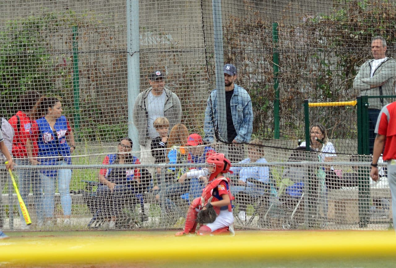 De acuerdo con información de la agencia The Grosby Group, 
<b>Shakira y Piqué solo tuvieron un acercamiento</b> cuando Sasha fue a despedirse de su mamá.
<br>