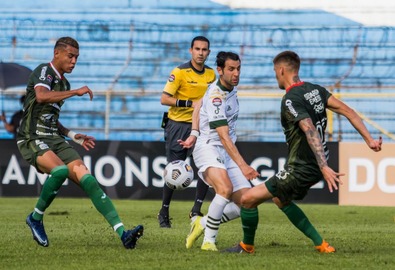Los locales tuvieron que venir de atrás en dos ocasiones para lograr empatar el partido y dejar que todo se decida en la vuelta en Estados Unidos.