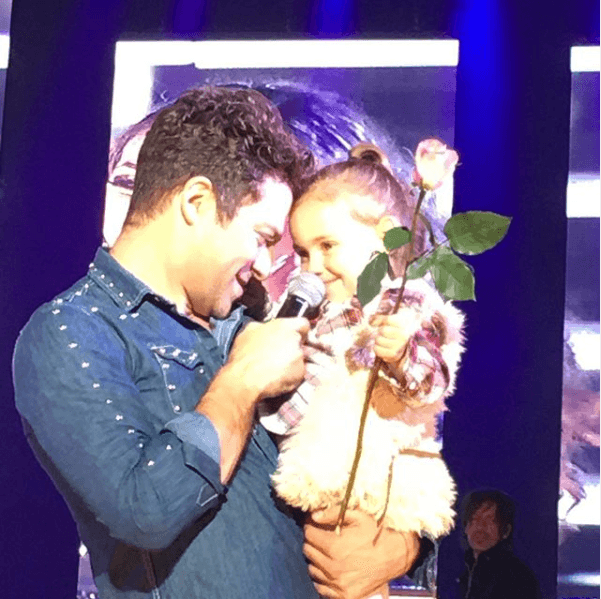 Los nacimientos de sus hijas también fueron anunciados en su momento, pero de ellas no ha mostrado el rostro al cien por ciento.