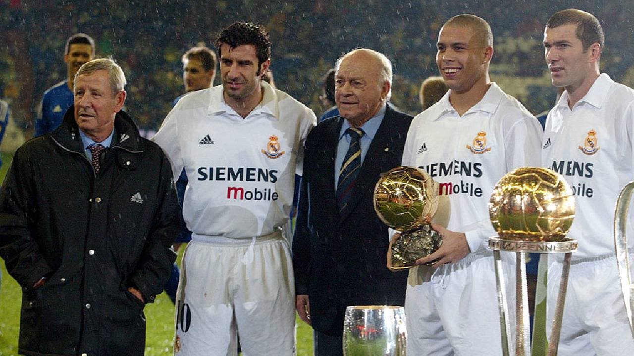 La ocasión más emotiva que se ha interpretado fue en 2002, en el césped del Santiago Bernabéu, bajo la lluvia el mismo día del centenario merengue.