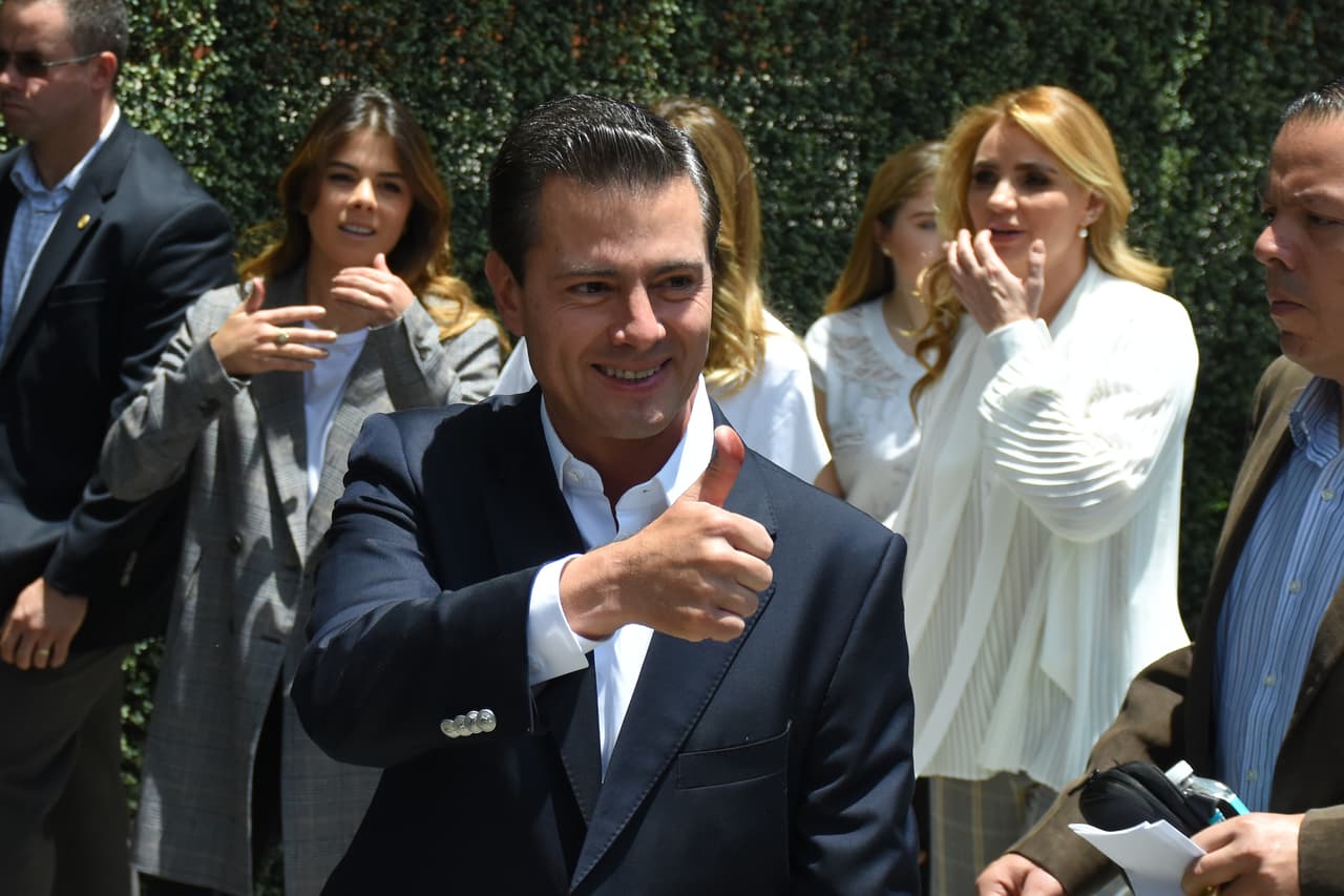 El hermano de Verónica Castro también habló sobre la expareja de 'La Gaviota', el expresidente de México Enrique Peña Nieto.