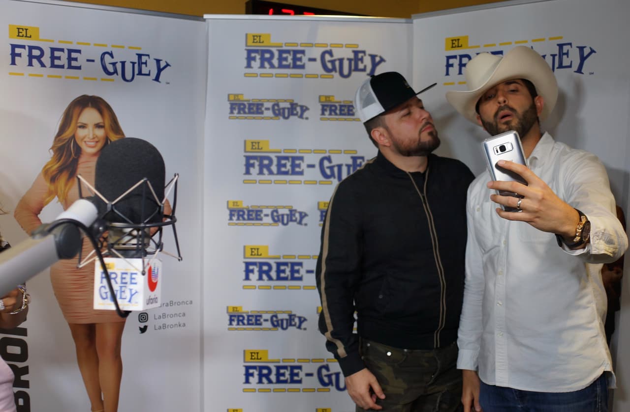 Roberto Tapia llegó al Free-guey show con nuevo sencillo y se armó tremenda fiesta.