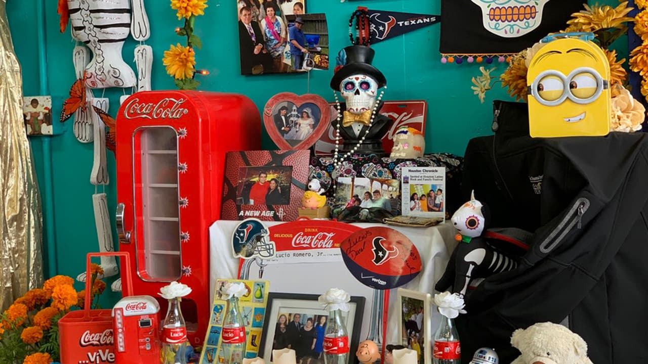 Los altares más comunes son de dos niveles, que representan el cielo y la tierra, aunque hay algunos que agregan el purgatorio en un nivel más.