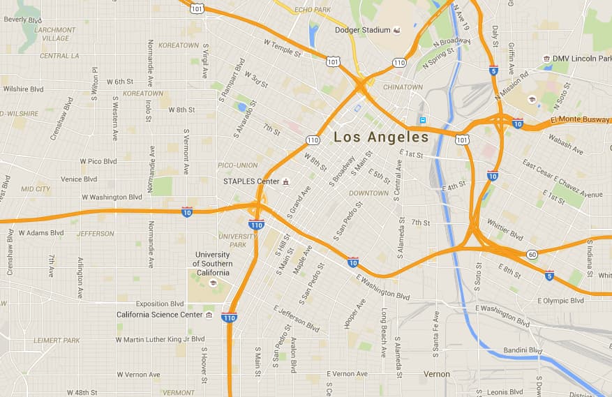 Camión volcado provoca retrasos en el centro de Los Ángeles