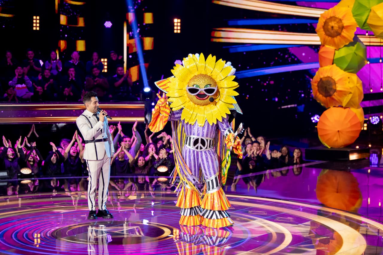 El primer personaje de la noche fue Girasol, en una onda muy alivianada ‘Peace and Love’.