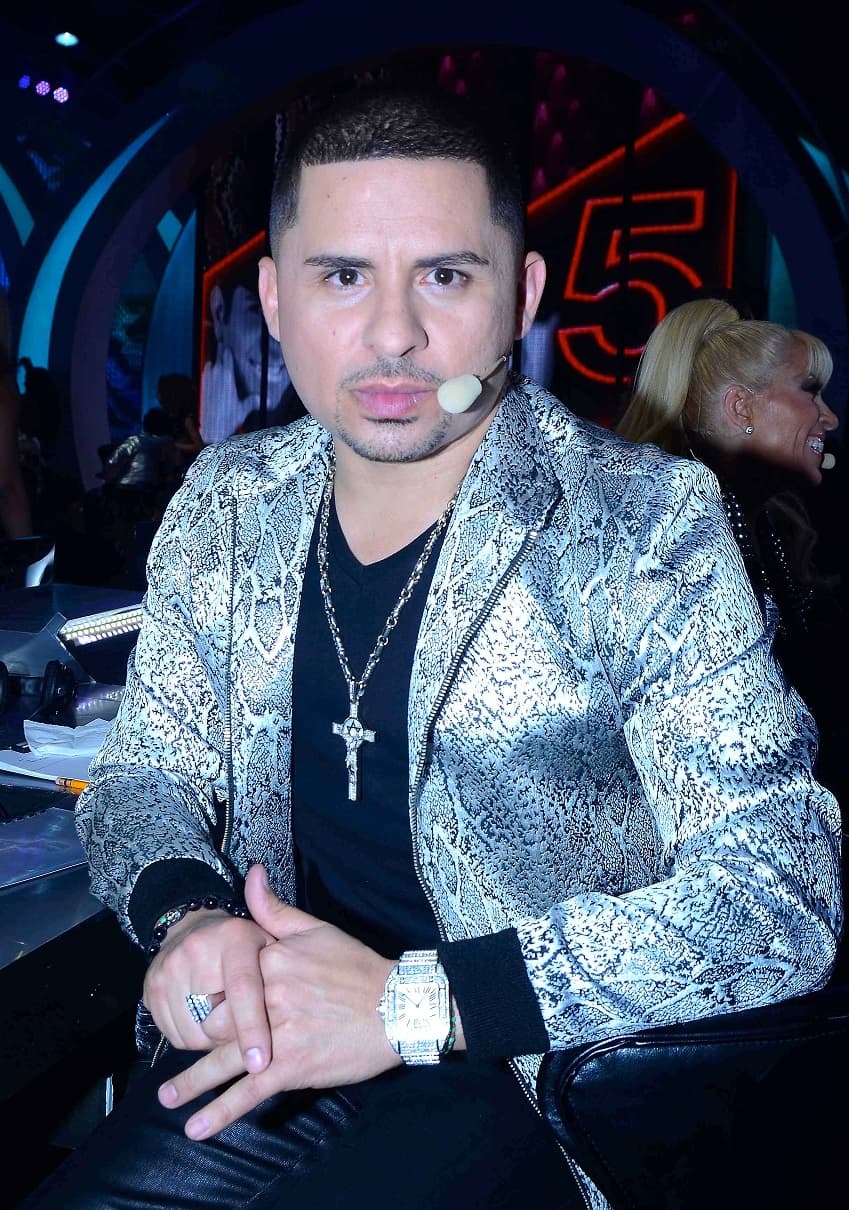 Larry Hernández