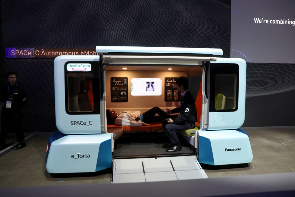 El carro de turismo Space_C es una alternativa para los amantes de los campamentos y viajes turísticos cortos. Estos vehículos para acampar tienen servicios integrados de temperatura y por su puesto conexión inalámbrica.