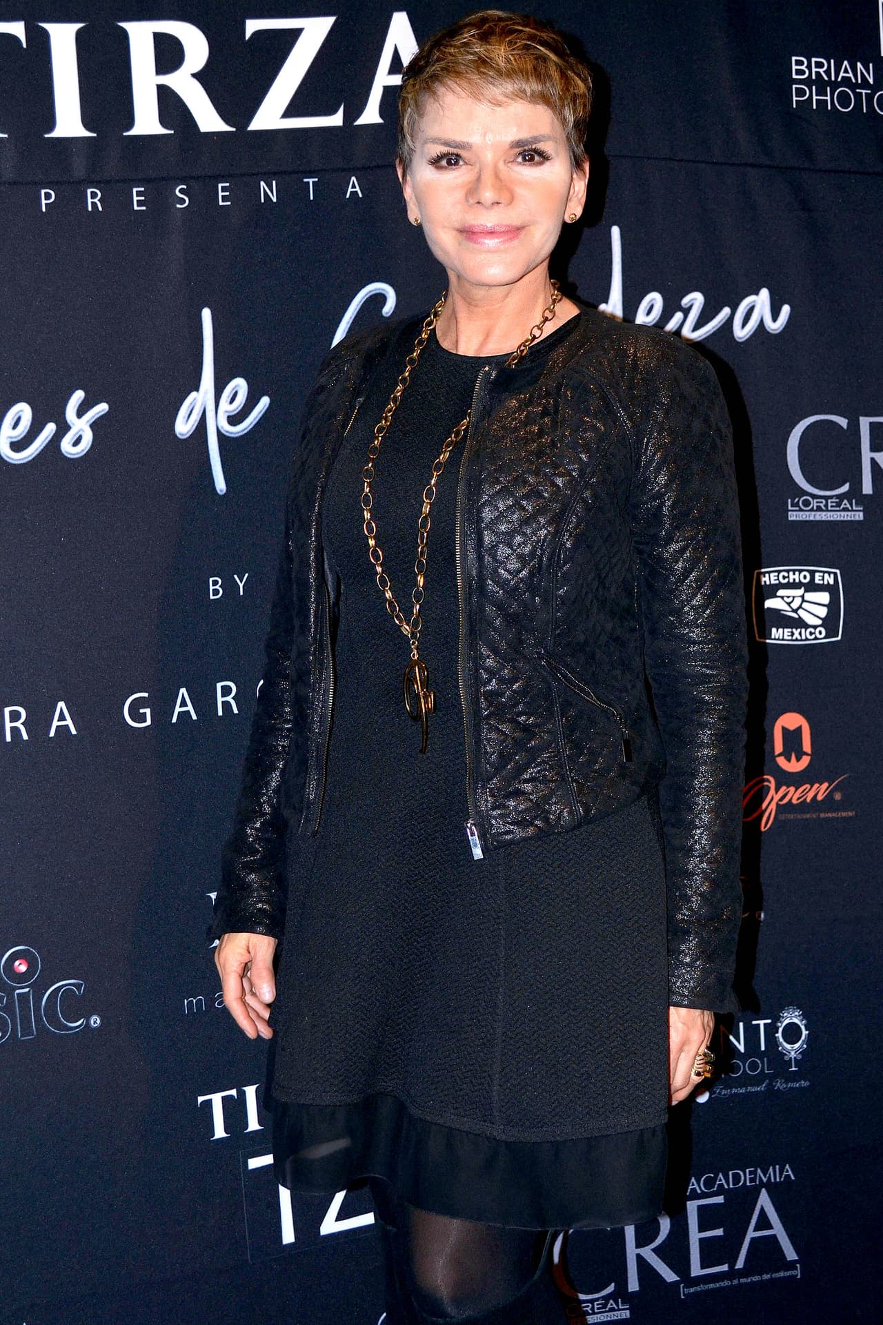 Antes de Ilse, fue la actriz Roxana Chávez la que habló sobre la bioserie de Elba Esther Gordillo, al mencionar, en diciembre de 2017, que ya se estaba preparando un proyecto sobre su vida.