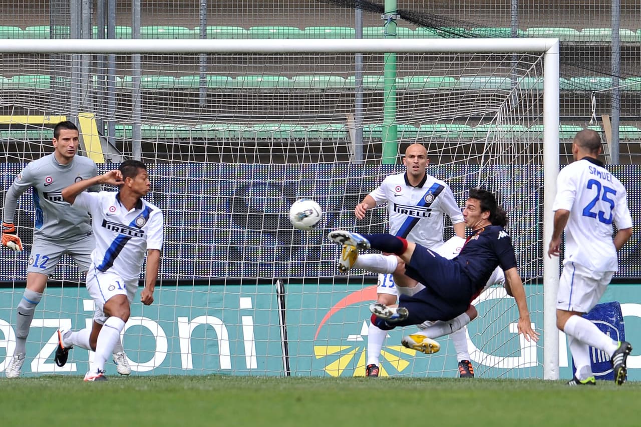 Uno de sus mejores goles lo marcó el 7 de abril de 2012 con esta espectacular media tijera. Estuvo cerca de repetir la proeza en el Santiago Bernabeú años después, pero su tijera se estrelló en el travesaño.