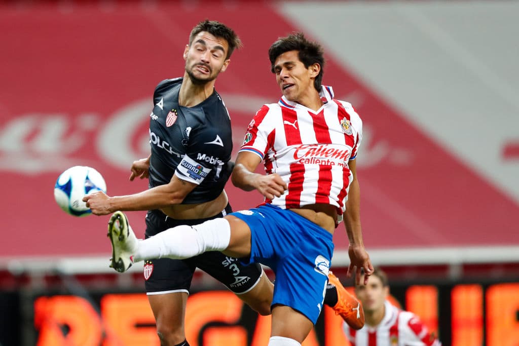 Chivas le sacó el empate al Necaxa en el último suspiro | JJ Macías marcó autogol y el tanto con el que rescataron un punto de su estadio.