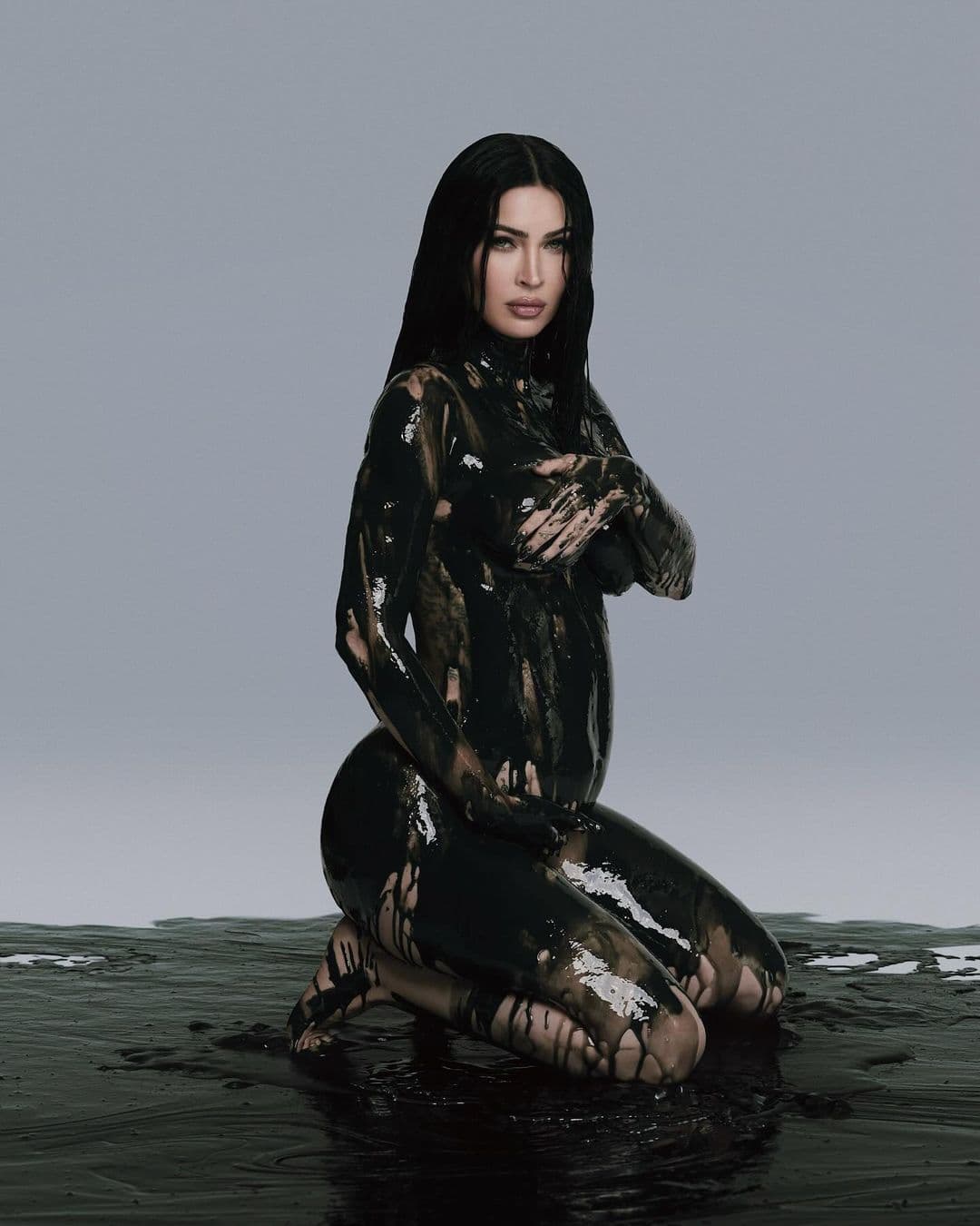 Megan Fox reveló que está embarazada.