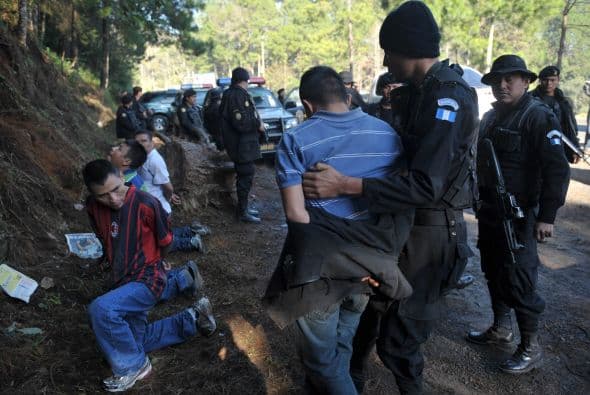 Los Zetas es una organización criminal que "se globalizó, y por eso la solución a esta agresión seria que padecen nuestros países del narcotráfico tiene que ser regional", agregó.