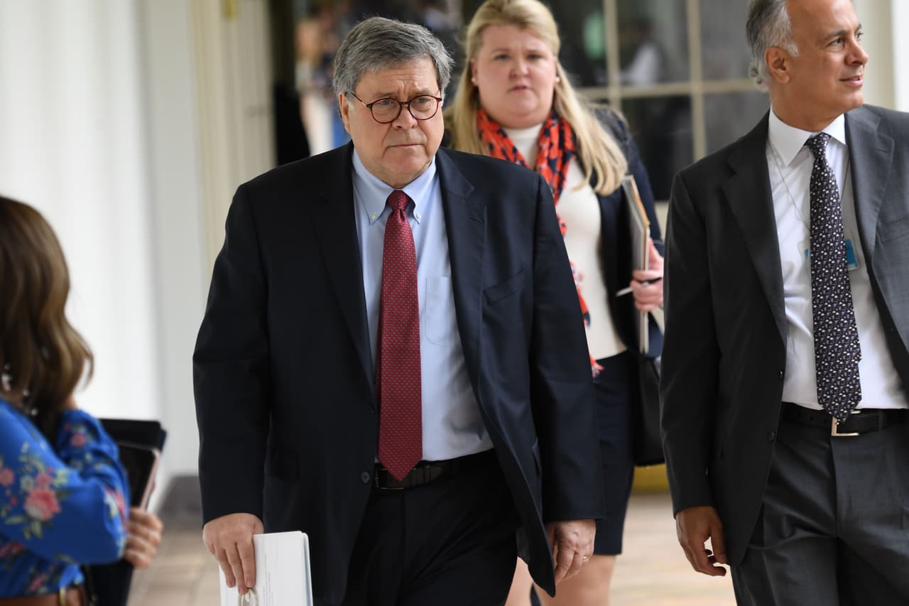 Barr secunda a Trump en advertencias sin base sobre fraude en voto por correo