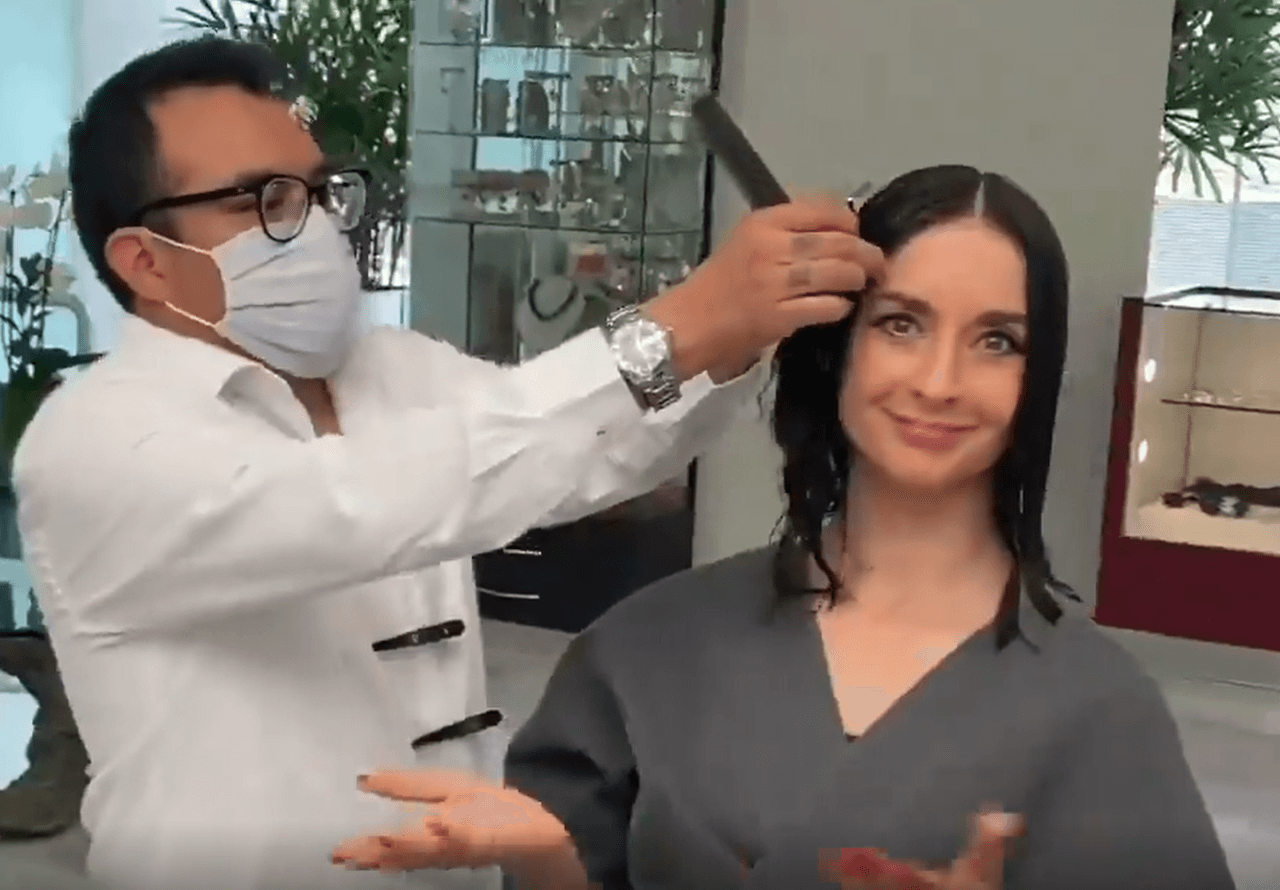 “En un principio me costó trabajo tomar la decisión de cortarme el cabello”, dijo a las cámaras del programa Hoy durante la sesión de fotos oficiales de la telenovela.