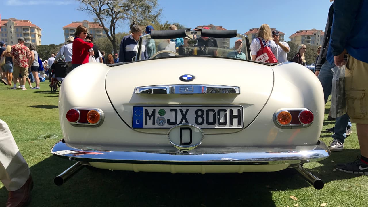 La patente M-JX 800 fue la misma que utilizó el BMW 507 de Elvis desde que fue utilizado como modelo de demostración (como se puede observar en la tercera imagen de esta galería). Sin embargo el ‘Soldado Presley’ se vio obligado a usar una patente militare una vez que lo registro como su auto de uso personal.