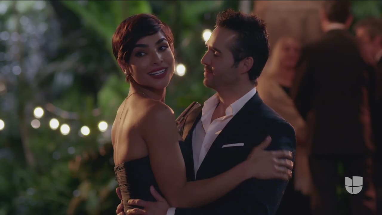 "Me da muchísimo gusto que le esté yendo muy bien, obviamente 
<b><a href="https://www.univision.com/shows/rubi/en-fotos-alejandra-espinoza-llego-a-rubi-y-se-comio-a-besos-a-jose-ron-fotos">me da mucho gusto por José Ron</a></b>, que tuve oportunidad de trabajar con él en 'Rubí' también, y que le vaya tan bien, que esté siendo un exitazo en México y aquí en Estados Unidos", dijo en la entrevista.
<br>