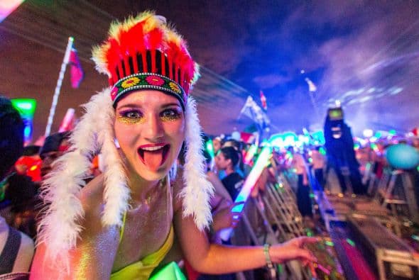 Se acerca el verano y muchos se preparan para los grandes festivales musicales de la temporada. En California, Coachella domina la taquilla, pero 'The Tomorrow World Electronic Music' parece ser una fuerte competidor. Te compartimos algunas fotos del festival de música electrónica durante su última edición en Chattahoochee Hills. La fiesta reunió a los mejores Dj’s y atrajo público de cada rincón del planeta. ¿Crees que este festival sea mejor que el del Valle de Indio?