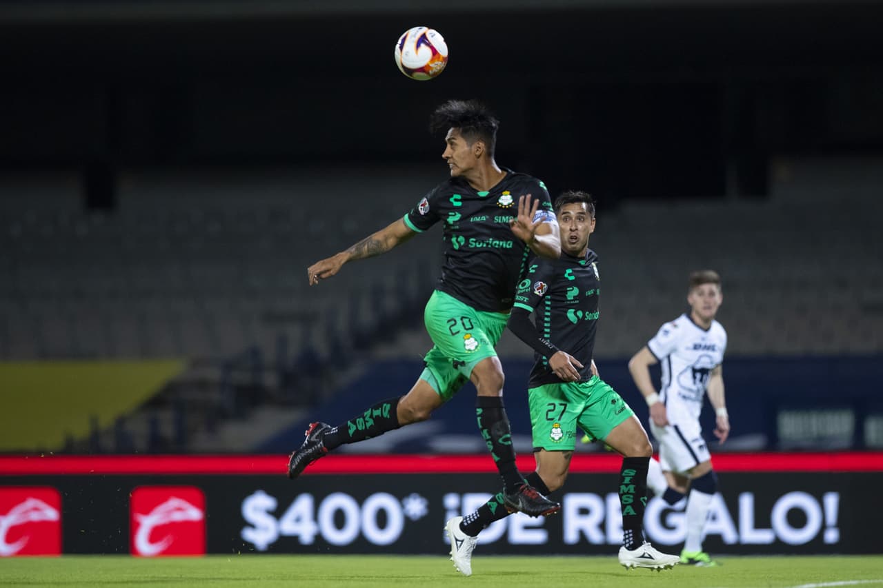 Con gol de Juan Dinenno desde los once pasos, los Pumas vencen 1-0 a Santos y se quedan con los tres puntos. Pumas rompe una mala racha de seis partidos sin ver la victoria y Santos se queda en la quinta posición del torneo.
