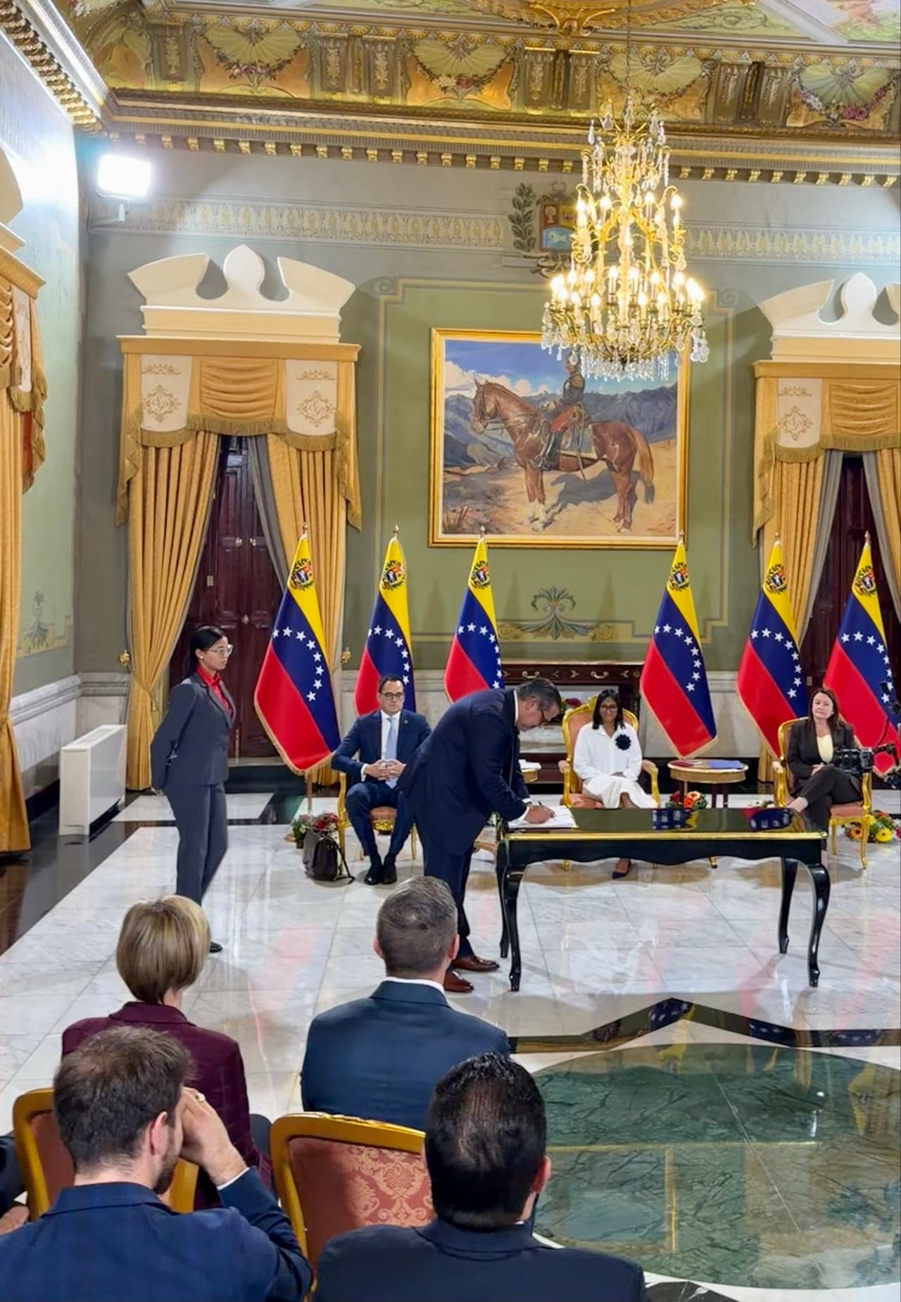 Venezuela y Chevron sellan nuevo acuerdo energético con respaldo del plan de Donald Trump