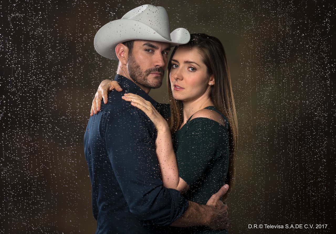 Y se espera que en el año 2018 '
<b><a href="http://www.univision.com/novelas/la-doble-vida-de-estela-carrillo">La doble vida de Estela Carrillo</a></b>' estrene su segunda temporada con el mismo elenco, ¿te gustaría ver esta nueva historia?