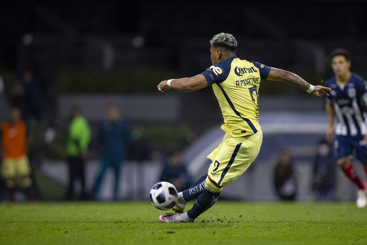 América sacó un empate ante Rayados con polémica inculida.
