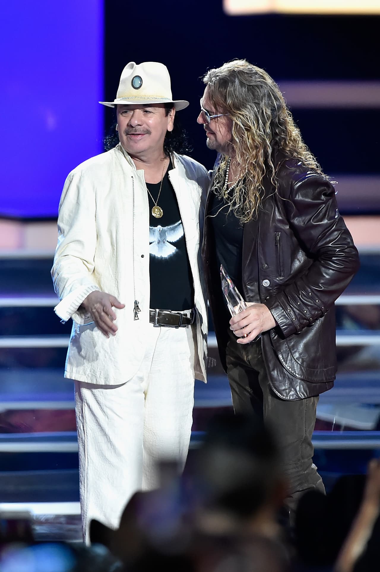 En 1998, la agrupación tuvo una serie de exitosas presentaciones junto al guitarrista Carlos Santana. Posteriormente lanzaron 'MTV Unplugged', un material con el que volvieron a arrasar en las tiendas de discos.
<br>Este álbum estuvo compuesto por 'Se Me Olvidó Otra Vez' de Juan Gabriel, 'Te Solté la Rienda' de José Alfredo Jiménez, entre otros éxitos.