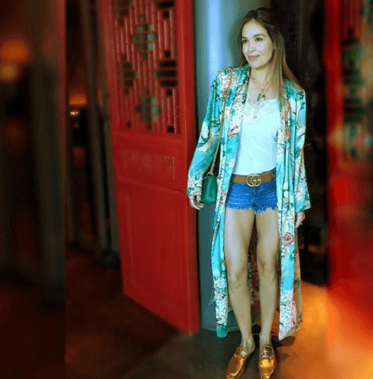 El look oriental se vale a cualquier edad. ¿Qué tal lucir un kimono de esta manera en que lo hizo Karla?