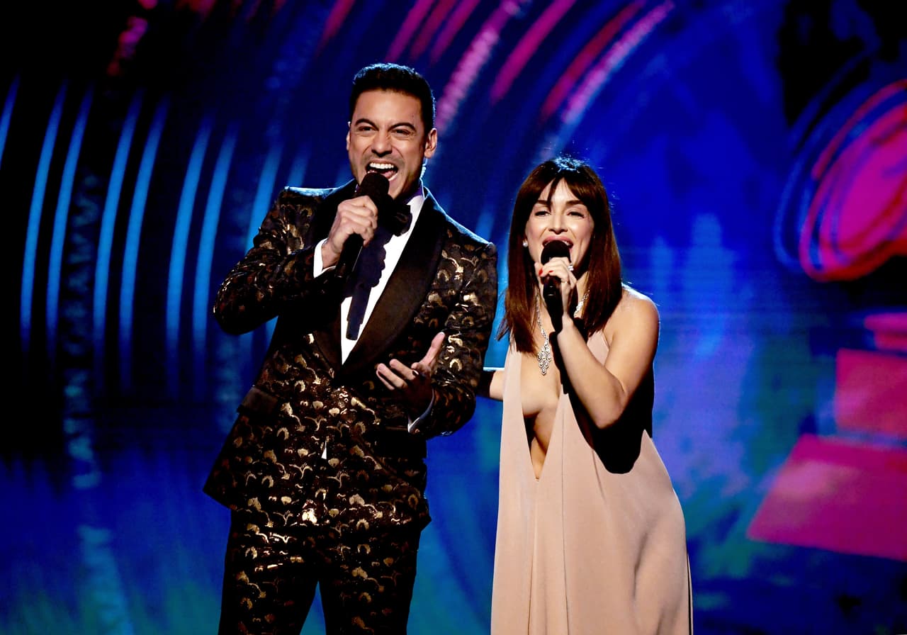 La conducción de la gala estuvo a cargo de los mexicanos Ana De la Reguera y Carlos Rivera.