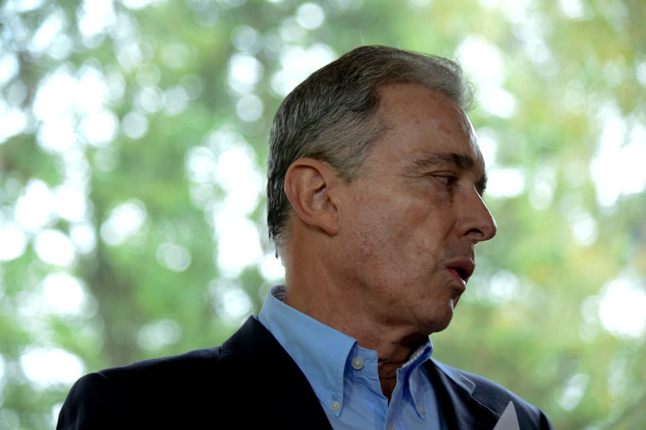 Colombia: las FARC invitan al expresidente Álvaro Uribe a diálogos de paz