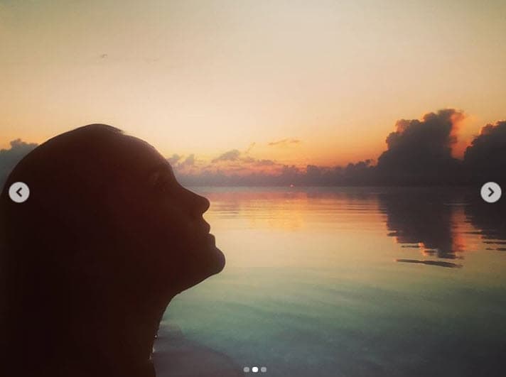 Fue tan inesperado que al principio pensó que estaba enferma: “La verdad es que no sabía, me sentía muy mal, entonces me fui a hacer pruebas de todo porque no sabía qué tenía. La primera prueba que me hice salió negativa… me volví a hacer la prueba y resultó que sí, y fue una emoción. Empezaron náuseas de todo el día”.