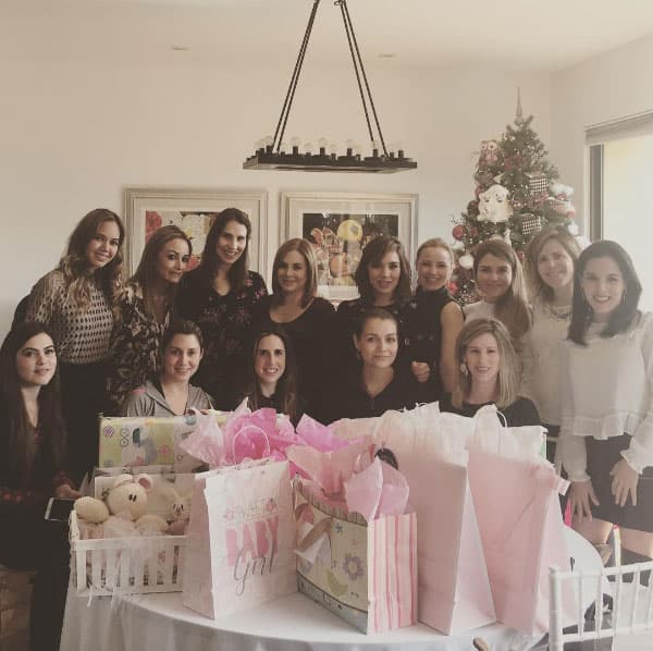 Aitana recibió muchos regalitos, se nota que es una bebé muy querida y esperada.