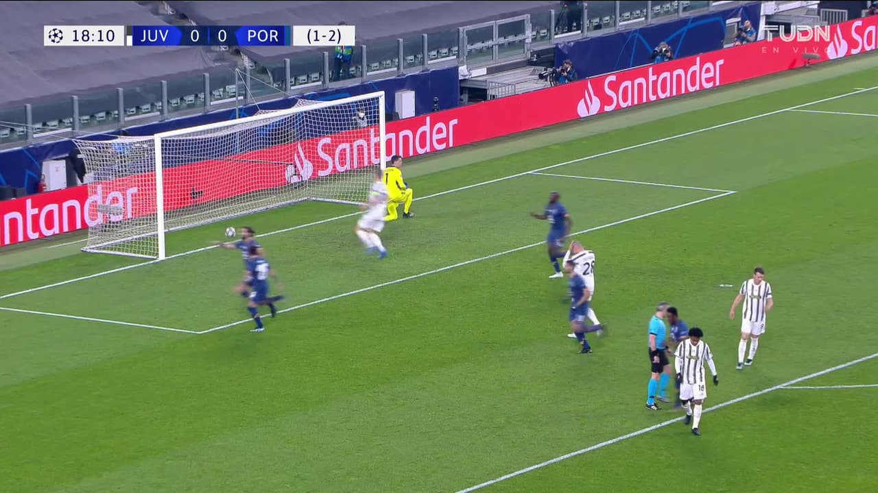 ¡GOL!  anota para FC Porto. Sérgio Miguel Relvas de Oliveira