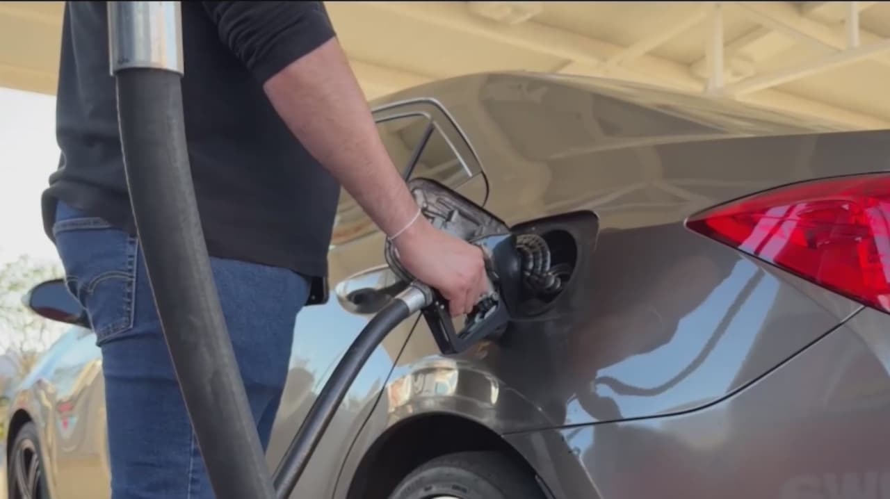 Sube la gasolina por conflicto con Irán: precio pasa de $2.90 a $3.70 por galón en Florida Central