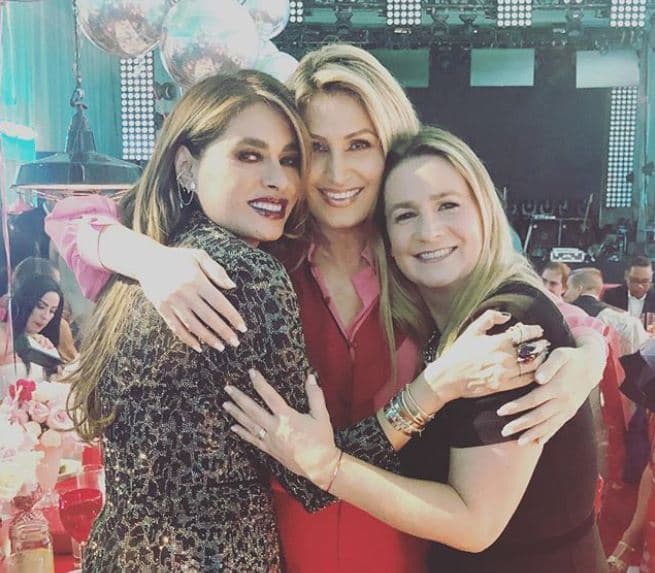 "¡El amor verdadero nunca acaba!", escribió Anette Cuburu al pie de esta instantánea junto a Galilea y la también conductora de televisión Maggie Hegyi.